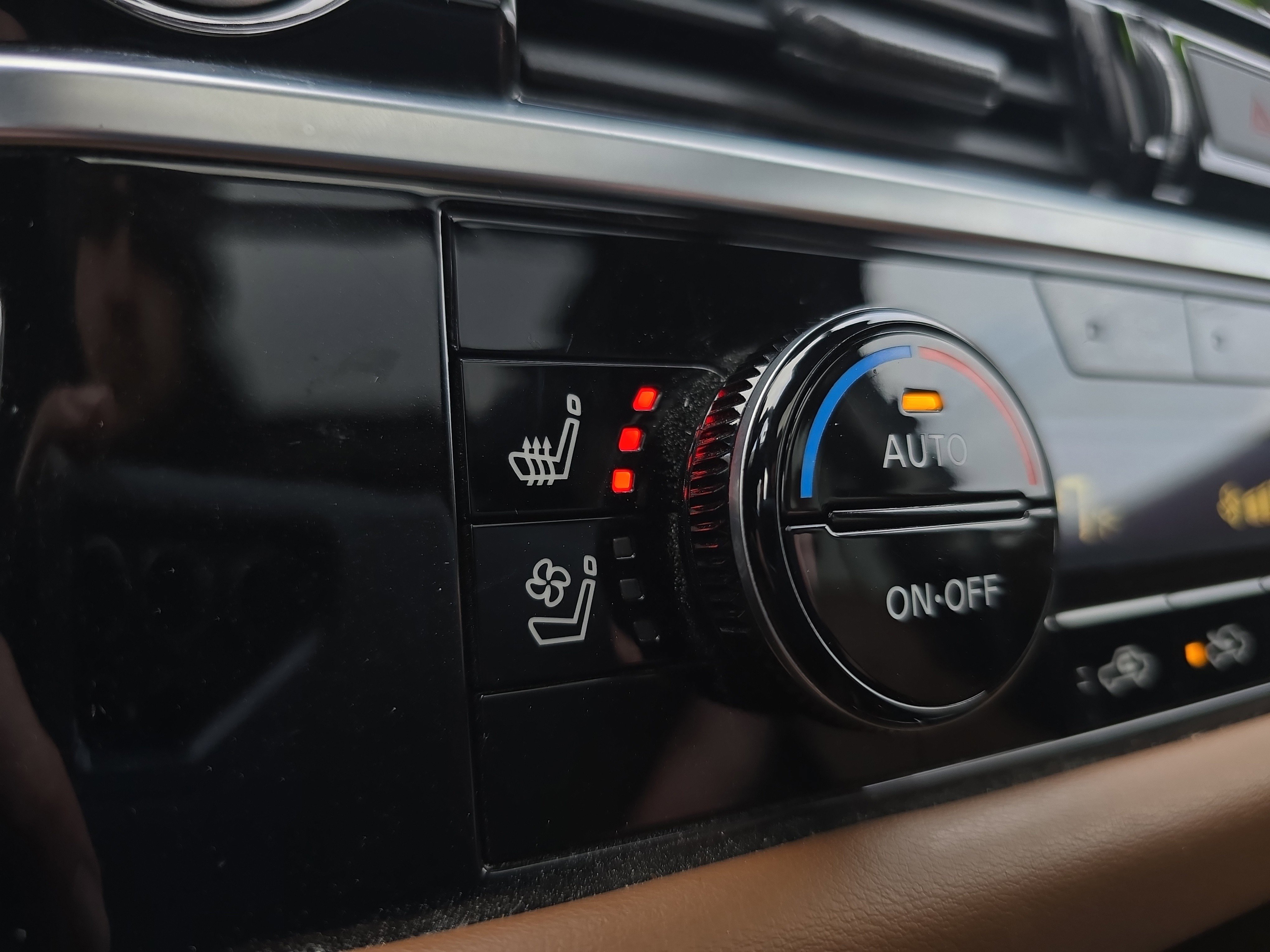 Used 2023 Nissan Pathfinder Platinum image 29