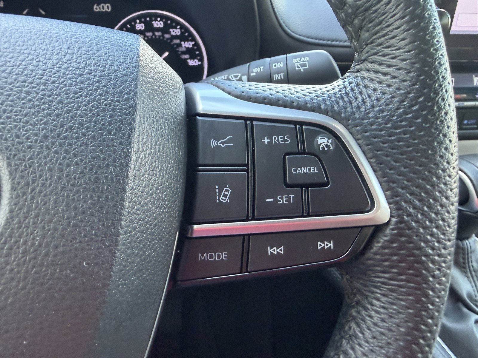 Used 2023 Toyota Sienna Limited FWD image 17