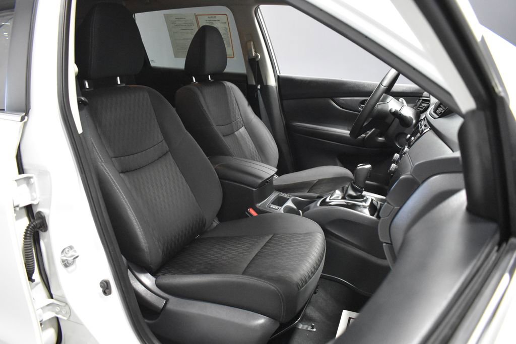 Used 2019 Nissan Rogue SV image 14