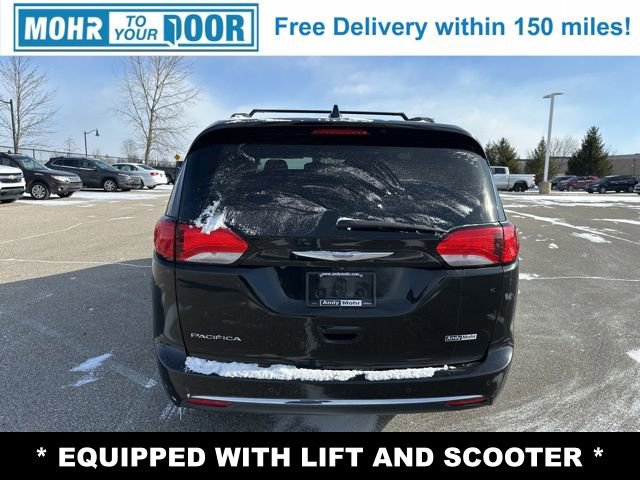 Used 2017 Chrysler Pacifica Touring-L image 6