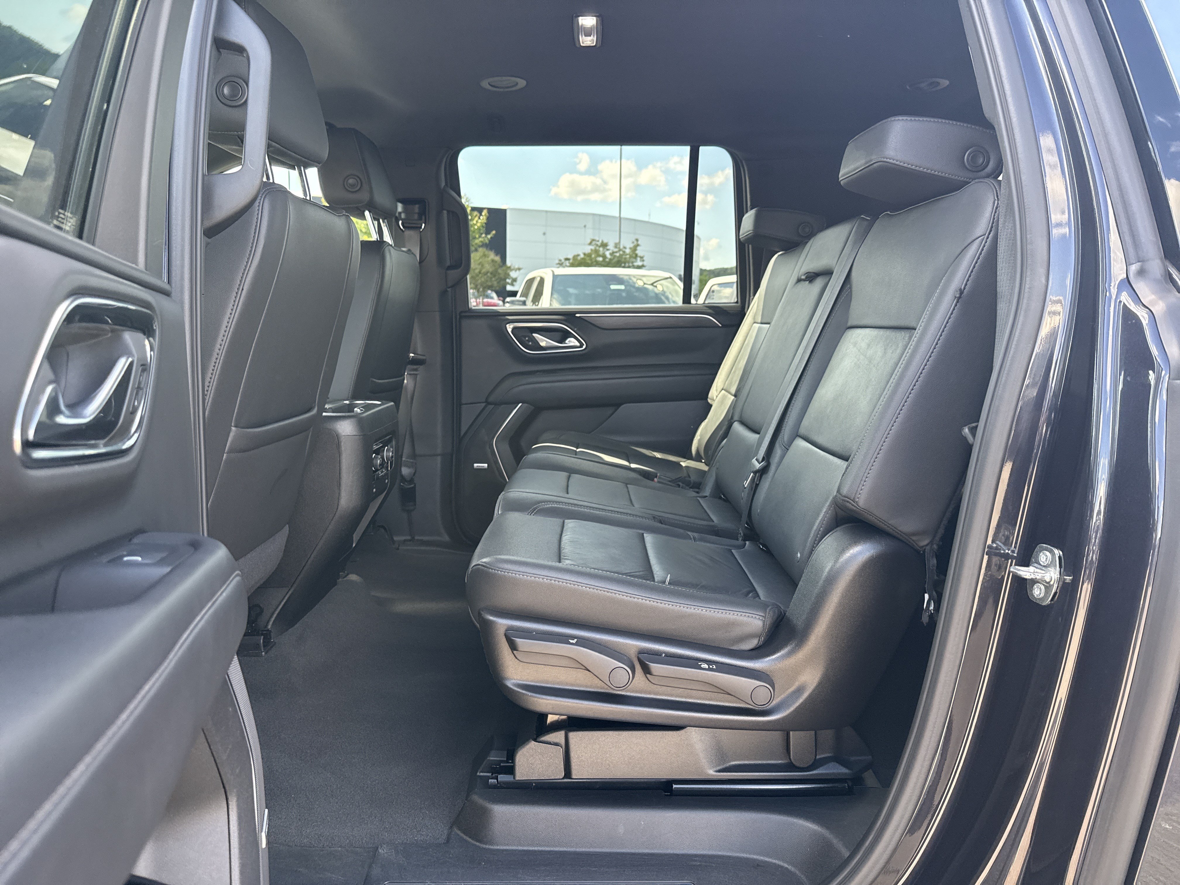 Used 2024 Chevrolet Suburban LT AWD/4WD image 23
