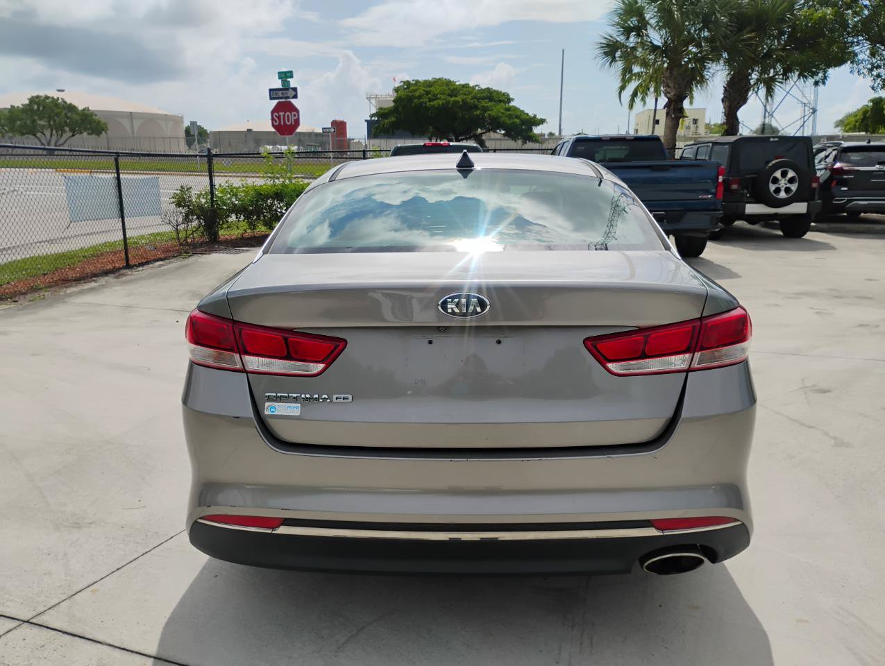 Used 2017 Kia Optima LX FWD image 16