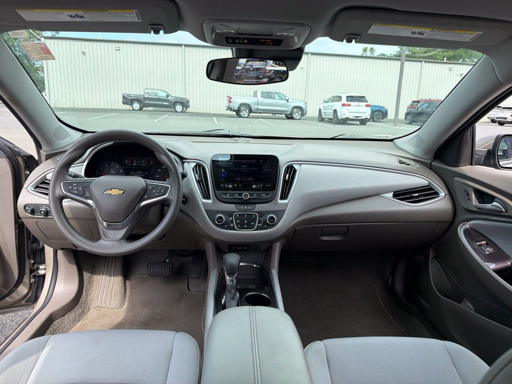 Used 2025 Chevrolet Malibu LT FWD image 12