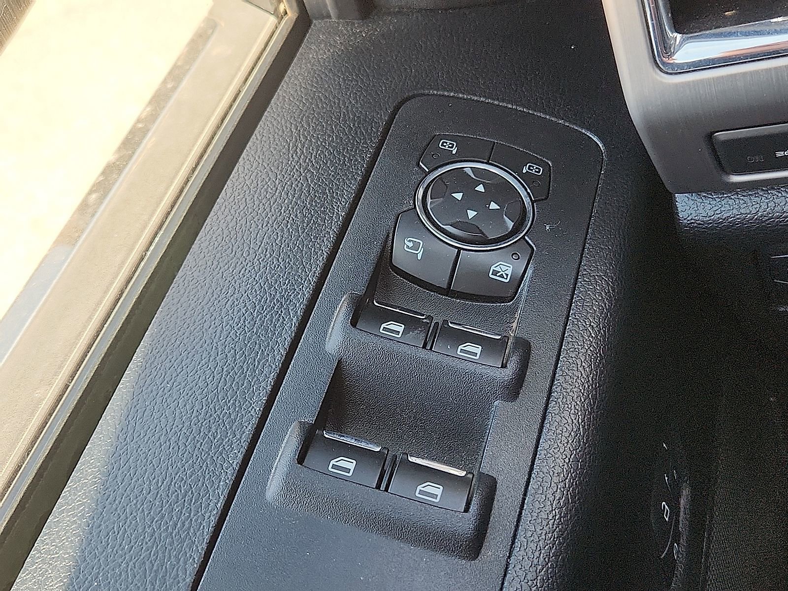 Used 2016 Ford F150 Platinum w/ Equipment Group 701A Luxury AWD/4WD image 13