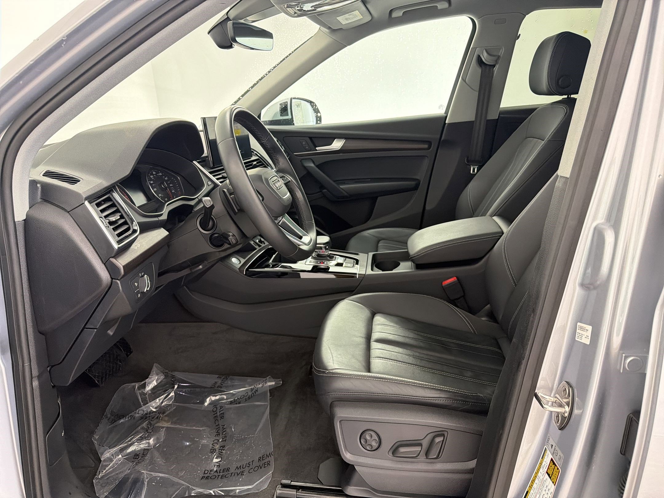 Used 2023 Audi Q5 Premium w/ Convenience Package image 5