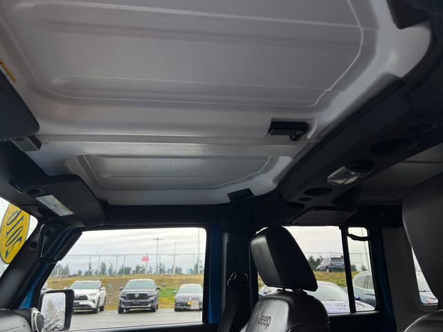 Used 2016 Jeep Wrangler Unlimited Rubicon w/ Connectivity Group image 31