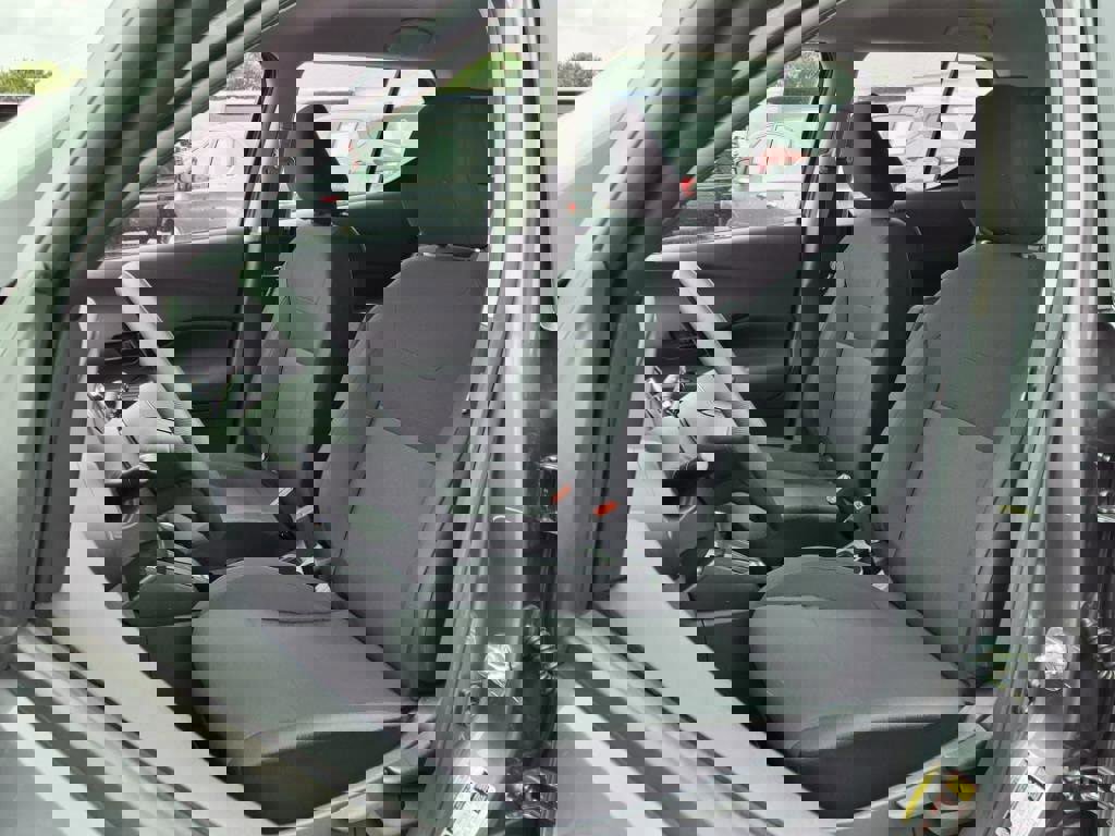 New 2025 Nissan Kicks Play S image 5