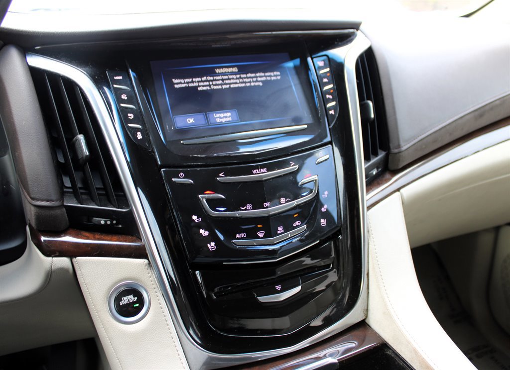 Used 2017 Cadillac Escalade ESV Luxury image 26