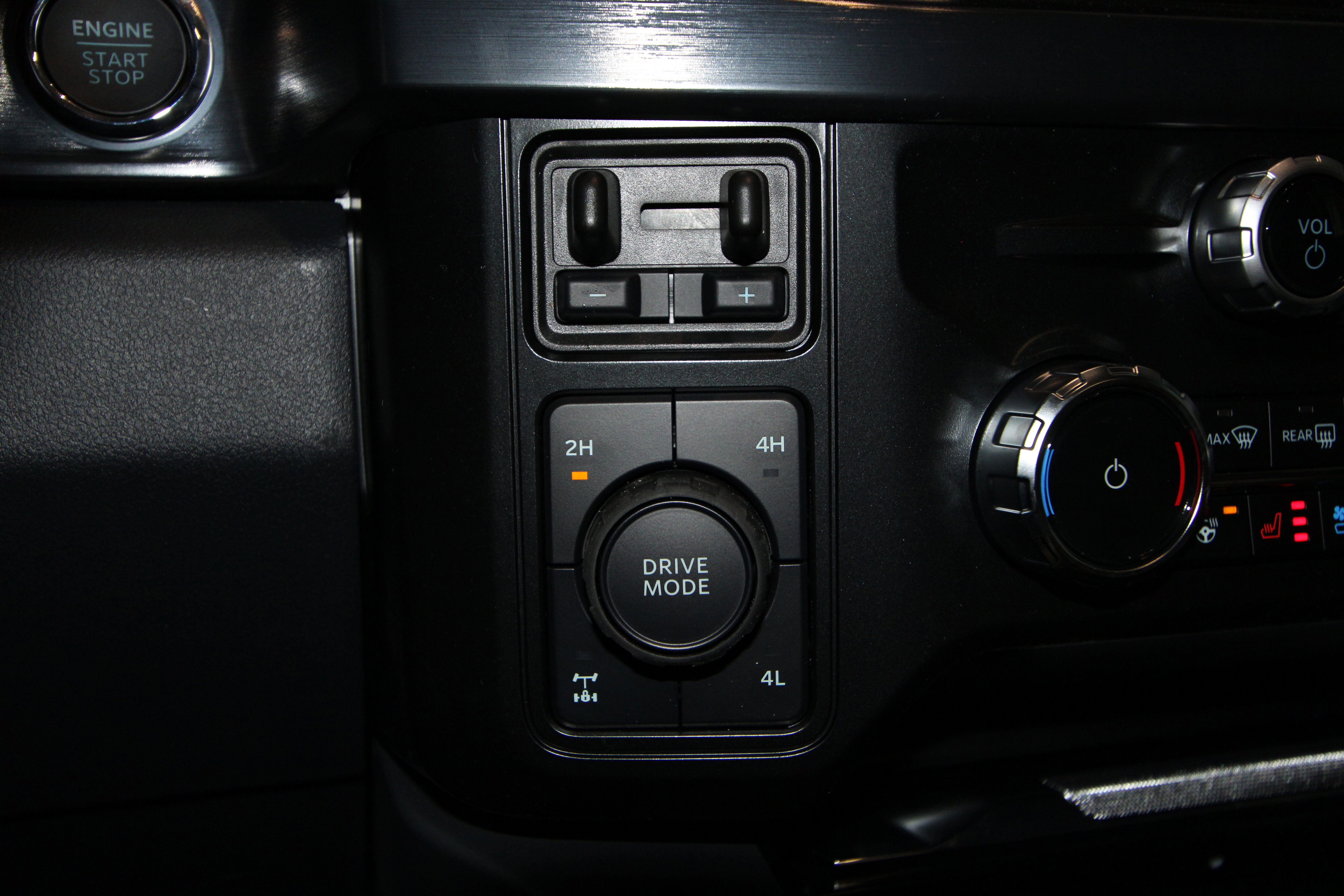 New 2025 Ford F350 Lariat w/ Lariat Ultimate Package image 16