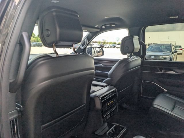 Used 2024 Jeep Wagoneer Series III AWD/4WD image 25