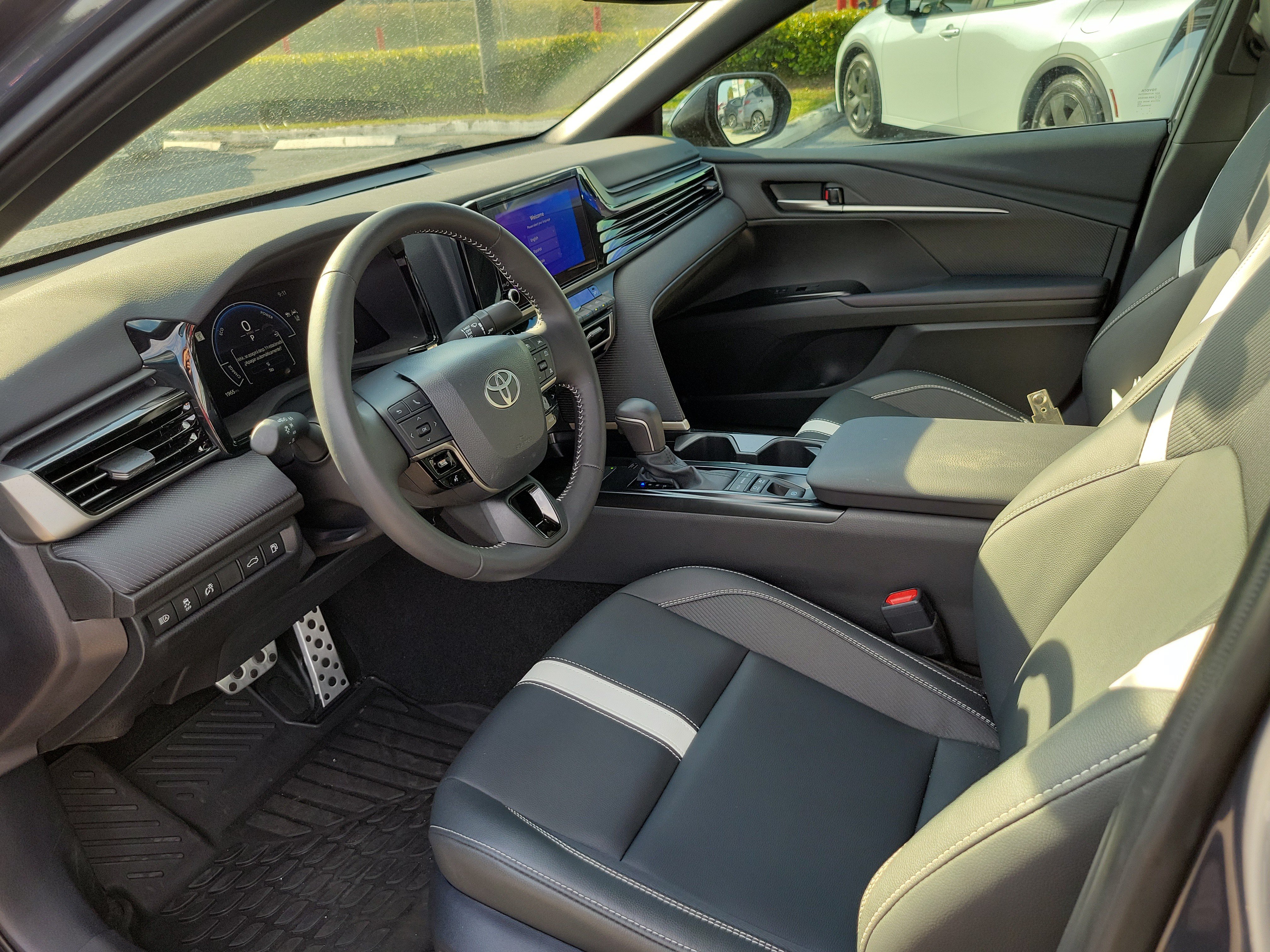 Used 2026 Toyota Camry SE FWD image 19