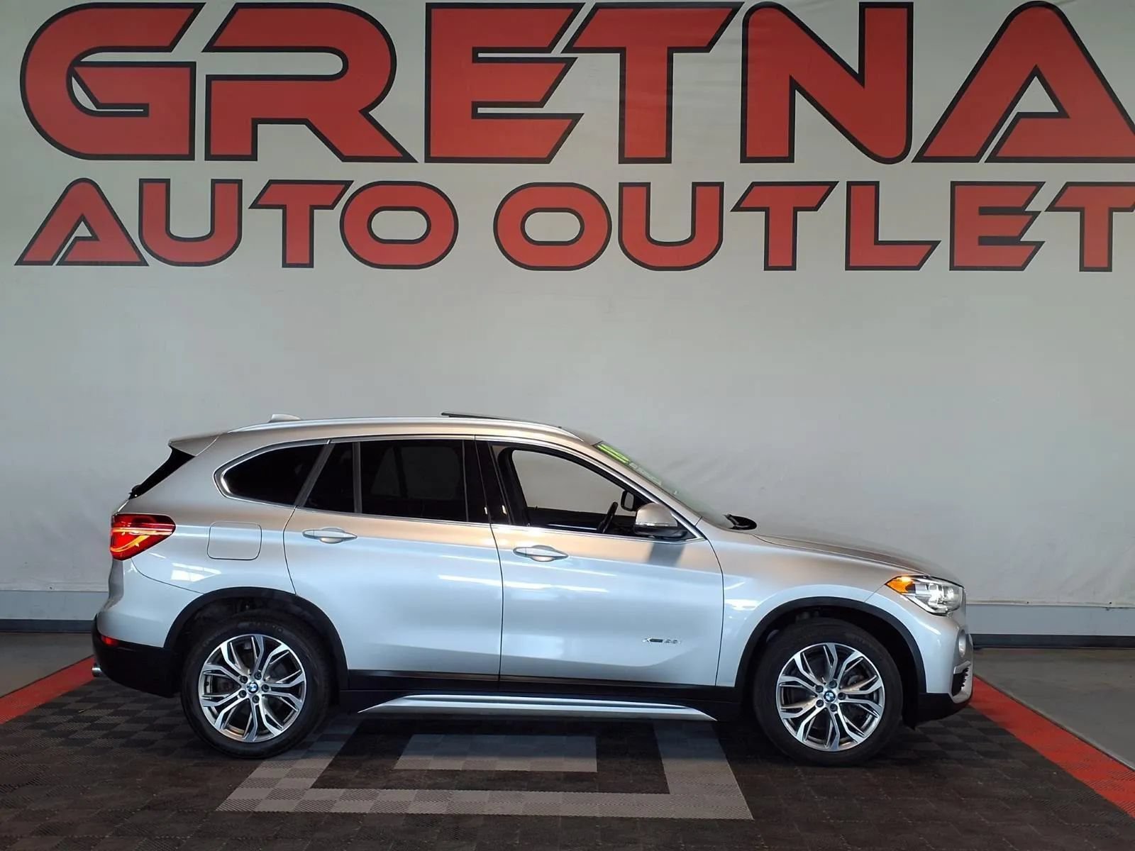Used 2018 BMW X1 xDrive28i AWD/4WD image 1