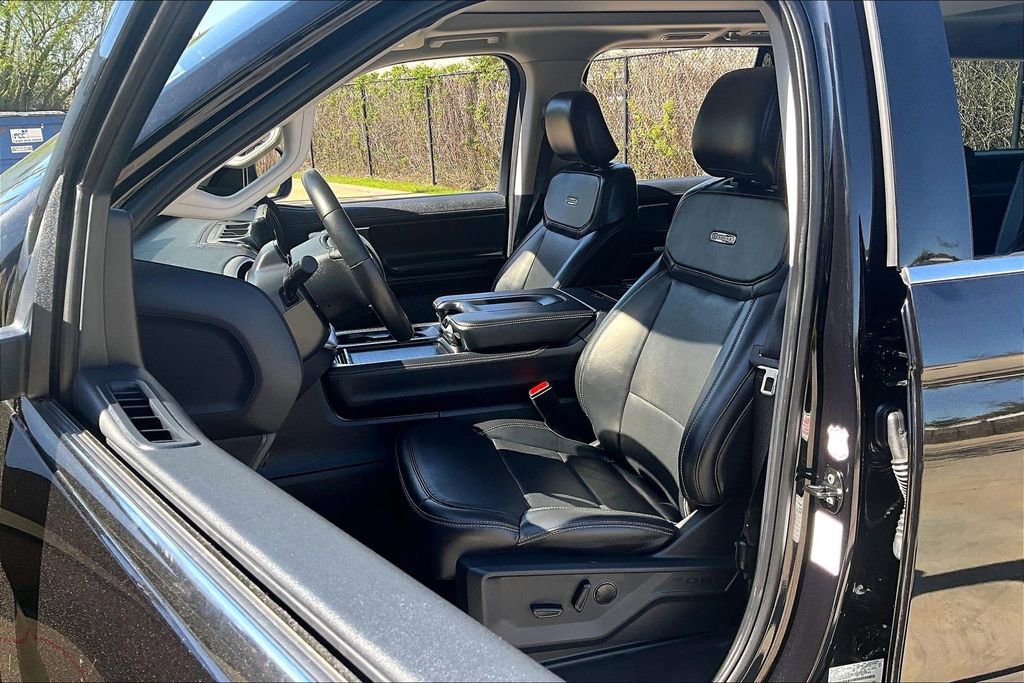 Used 2025 Ford Expedition Max Platinum image 32