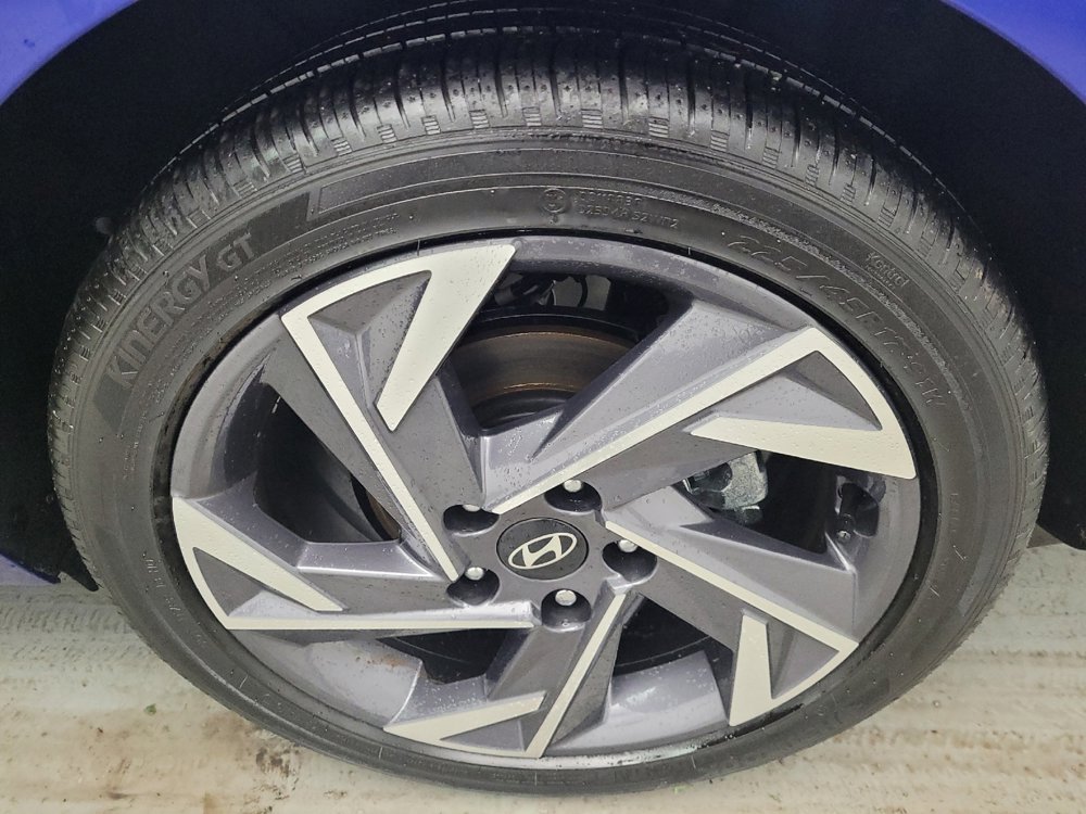 Used 2025 Hyundai Elantra SEL image 31