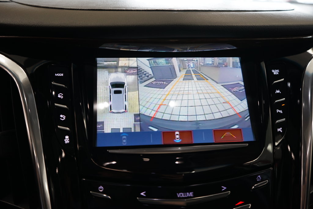 Used 2018 Cadillac Escalade Luxury AWD/4WD image 10
