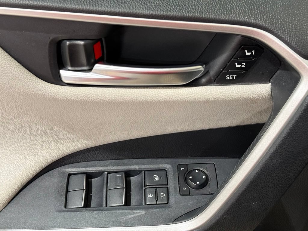 Used 2019 Toyota RAV4 Limited w/ Cold Weather Package AWD/4WD image 16