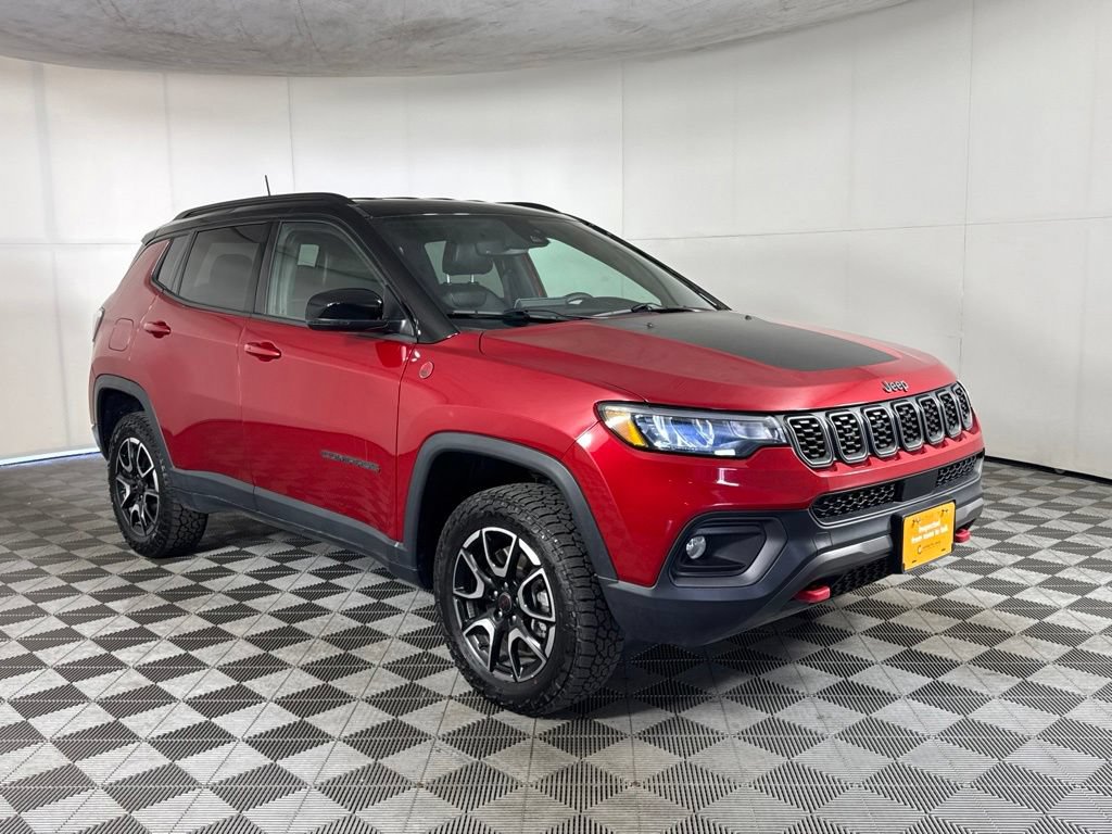 Certified 2025 Jeep Compass Trailhawk AWD/4WD image 3