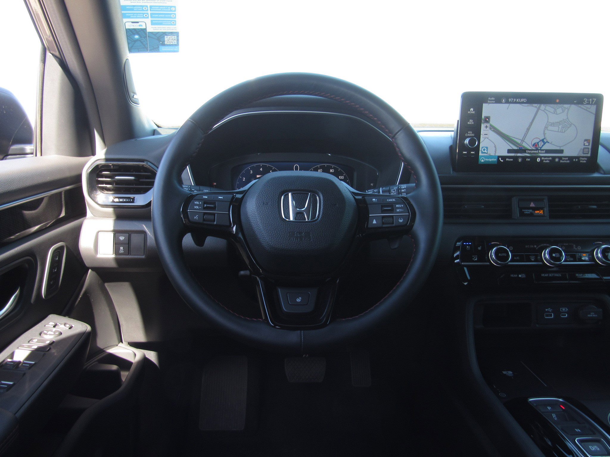 Used 2025 Honda Pilot Black Edition image 26