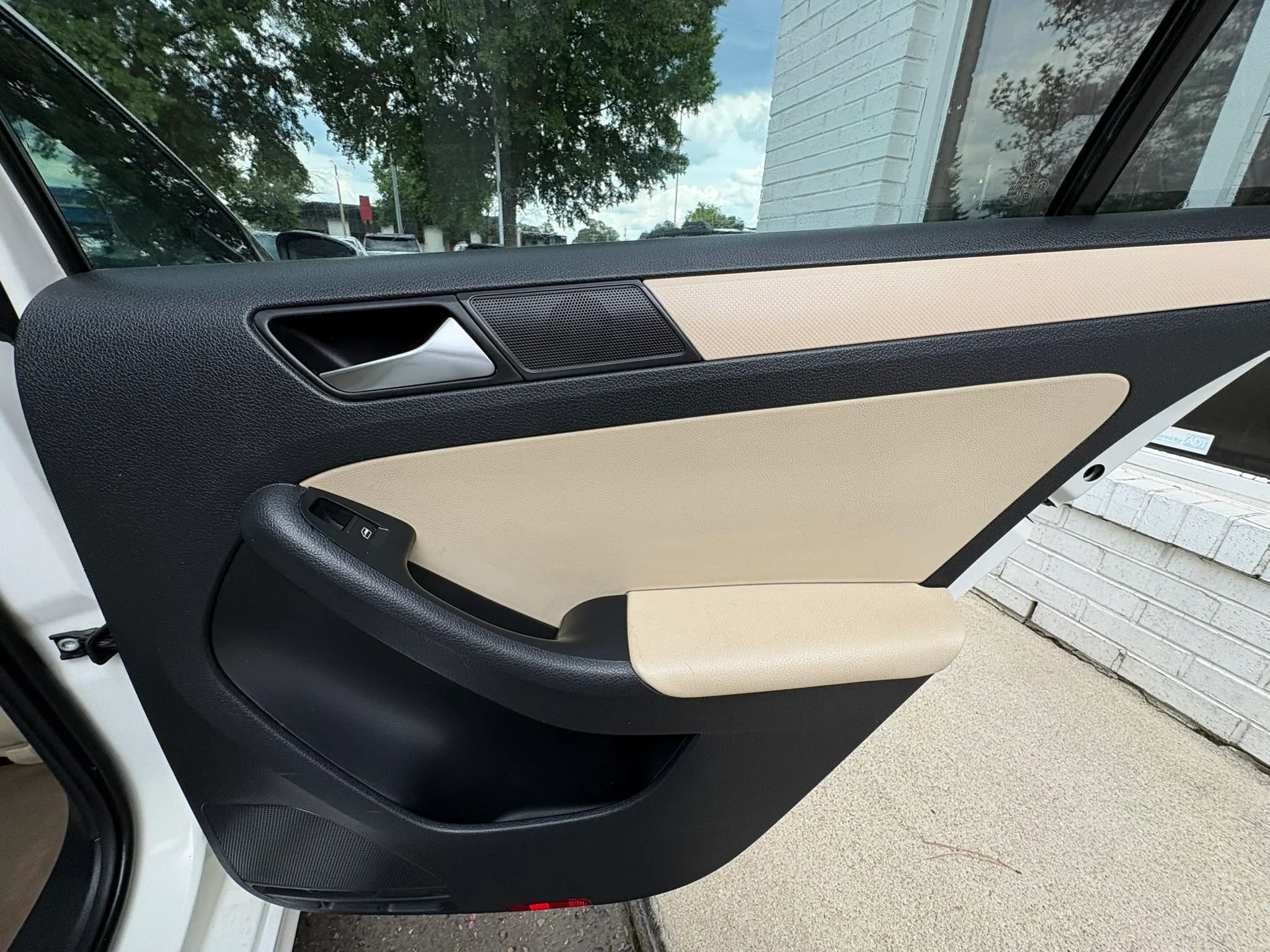 Used 2011 Volkswagen Jetta SE FWD image 17