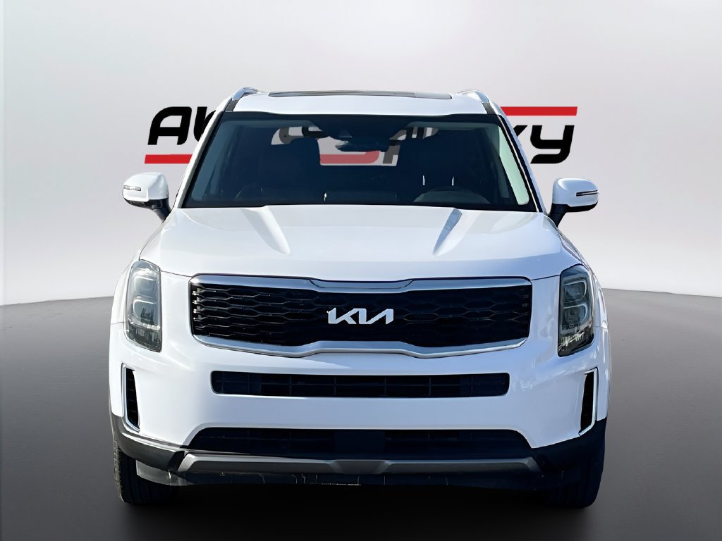 Used 2022 Kia Telluride EX w/ EX Premium Package FWD image 2