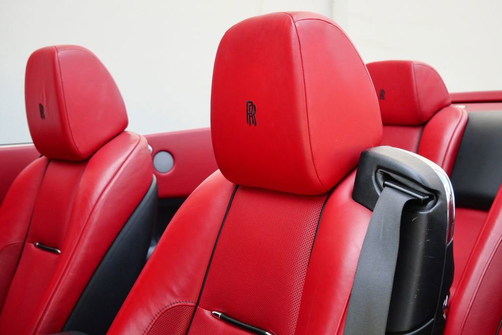 Used 2018 Rolls-Royce Dawn RWD image 9