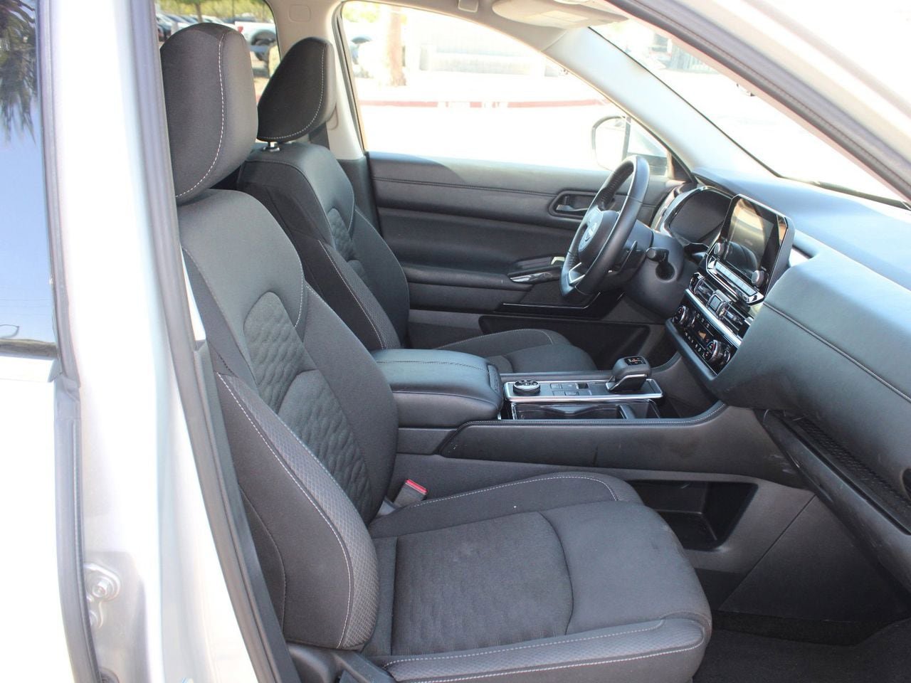 Used 2025 Nissan Pathfinder SV AWD/4WD image 13