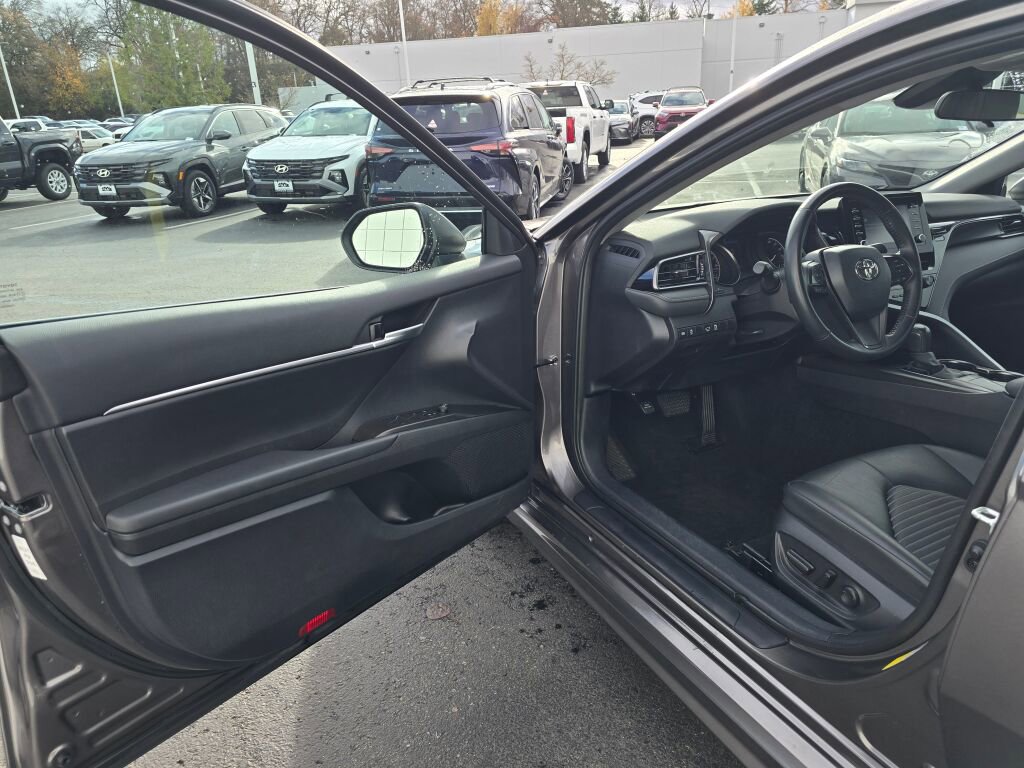Used 2024 Toyota Camry SE image 18