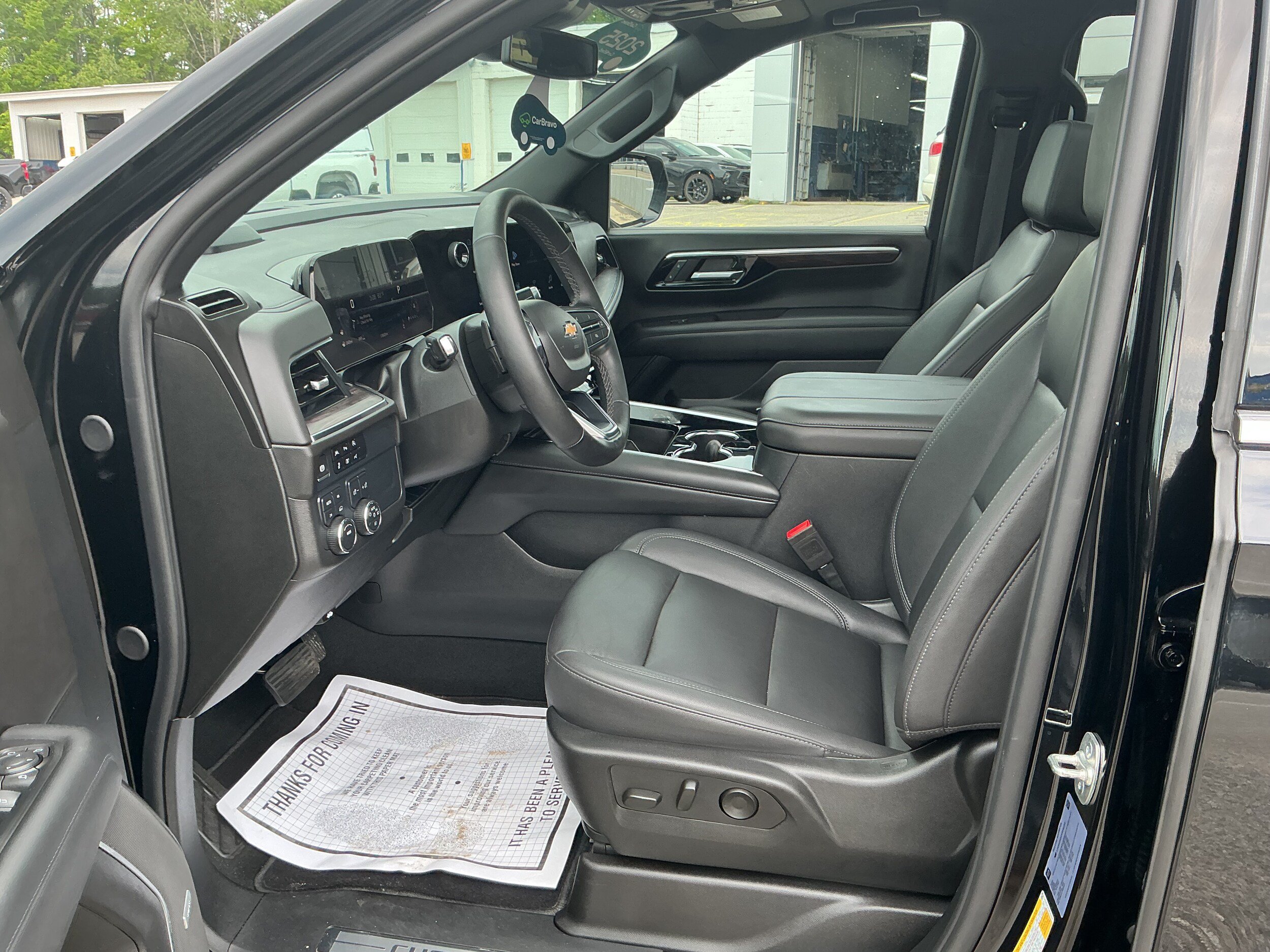 Certified 2025 Chevrolet Suburban LT w/ Comfort Package AWD/4WD image 8