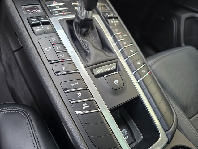 Used 2021 Porsche Macan image 25