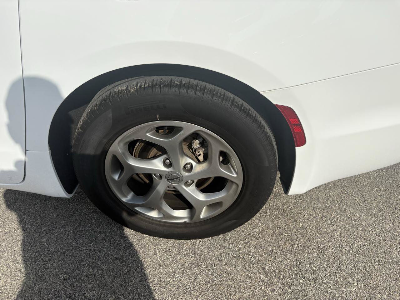 Used 2024 Chrysler Pacifica Limited FWD image 59