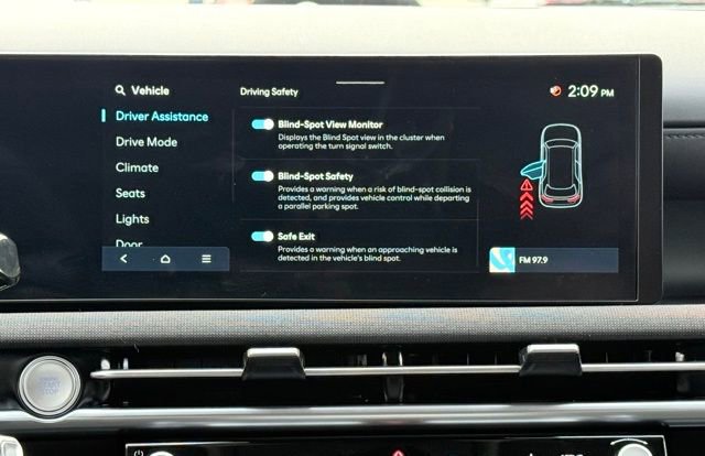 Used 2025 Hyundai Tucson Limited image 38