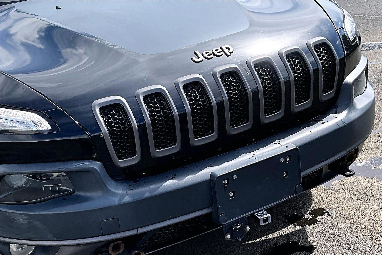 Used 2017 Jeep Cherokee Trailhawk w/ Cold Weather Group image 33