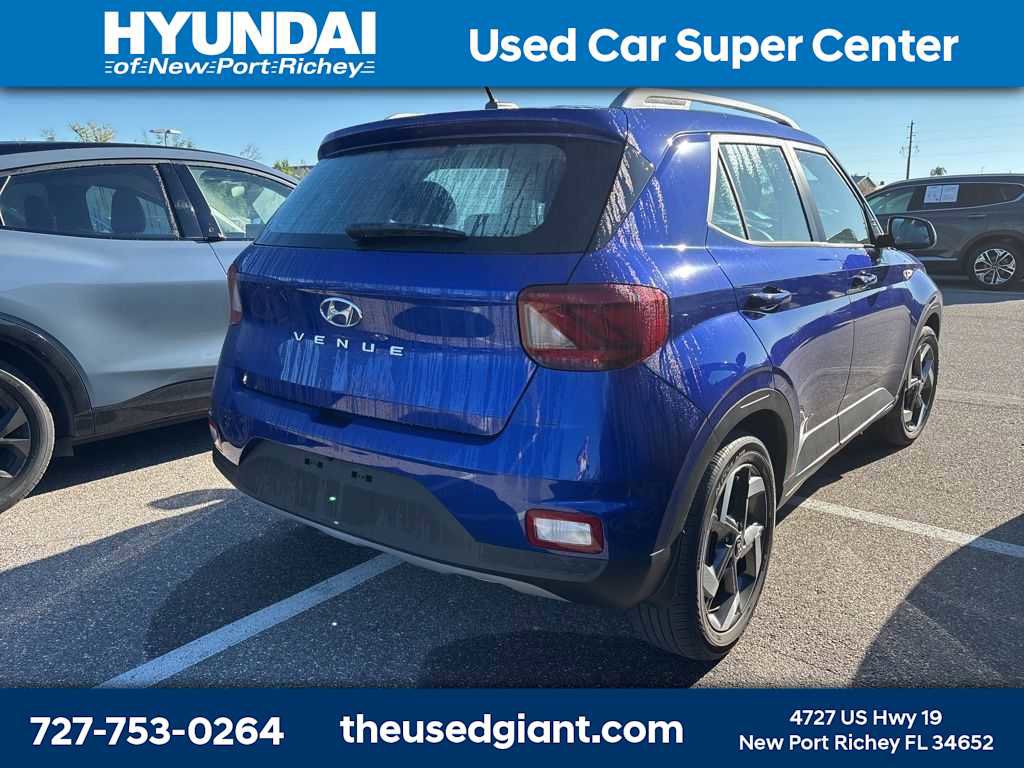Used 2023 Hyundai Venue Limited image 3