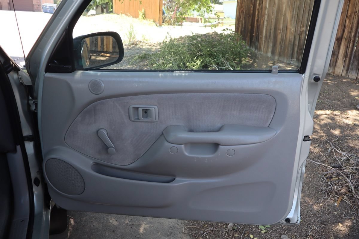 Used 2002 Toyota Tacoma 2WD Xtracab w/ SR5 Pkg w/ Chrome Pkg image 22