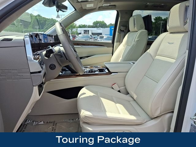 Used 2025 Cadillac Escalade Sport Platinum AWD/4WD image 2