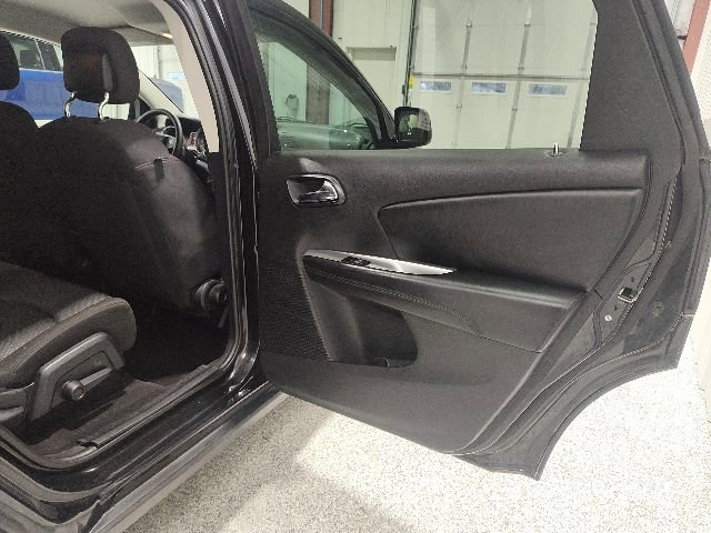 Used 2013 Dodge Journey SXT w/ Flexible Seating Group image 19