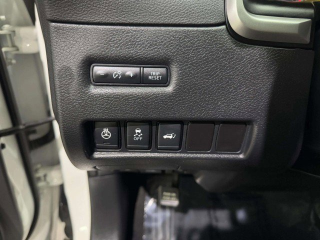 Used 2017 Nissan Murano Platinum image 25