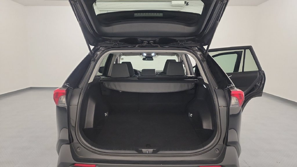 Used 2024 Toyota RAV4 XLE FWD image 24