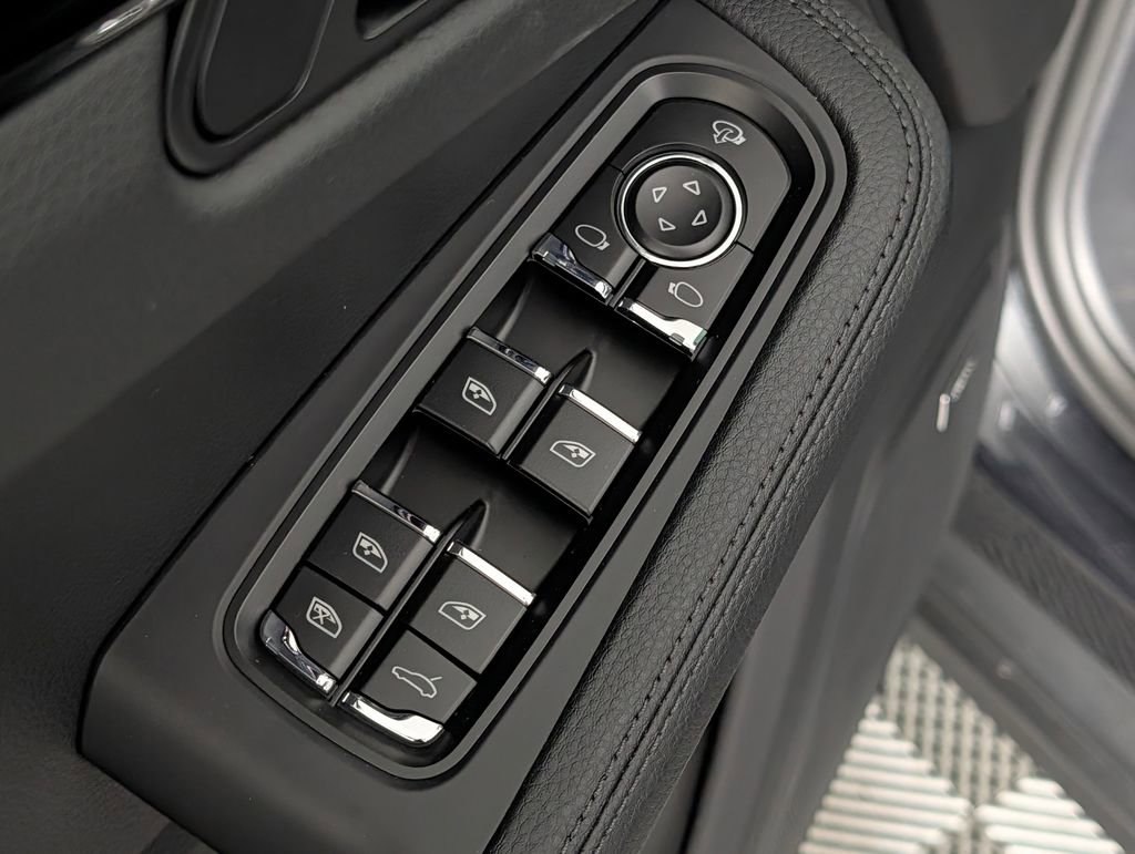 New 2026 Porsche Macan image 27