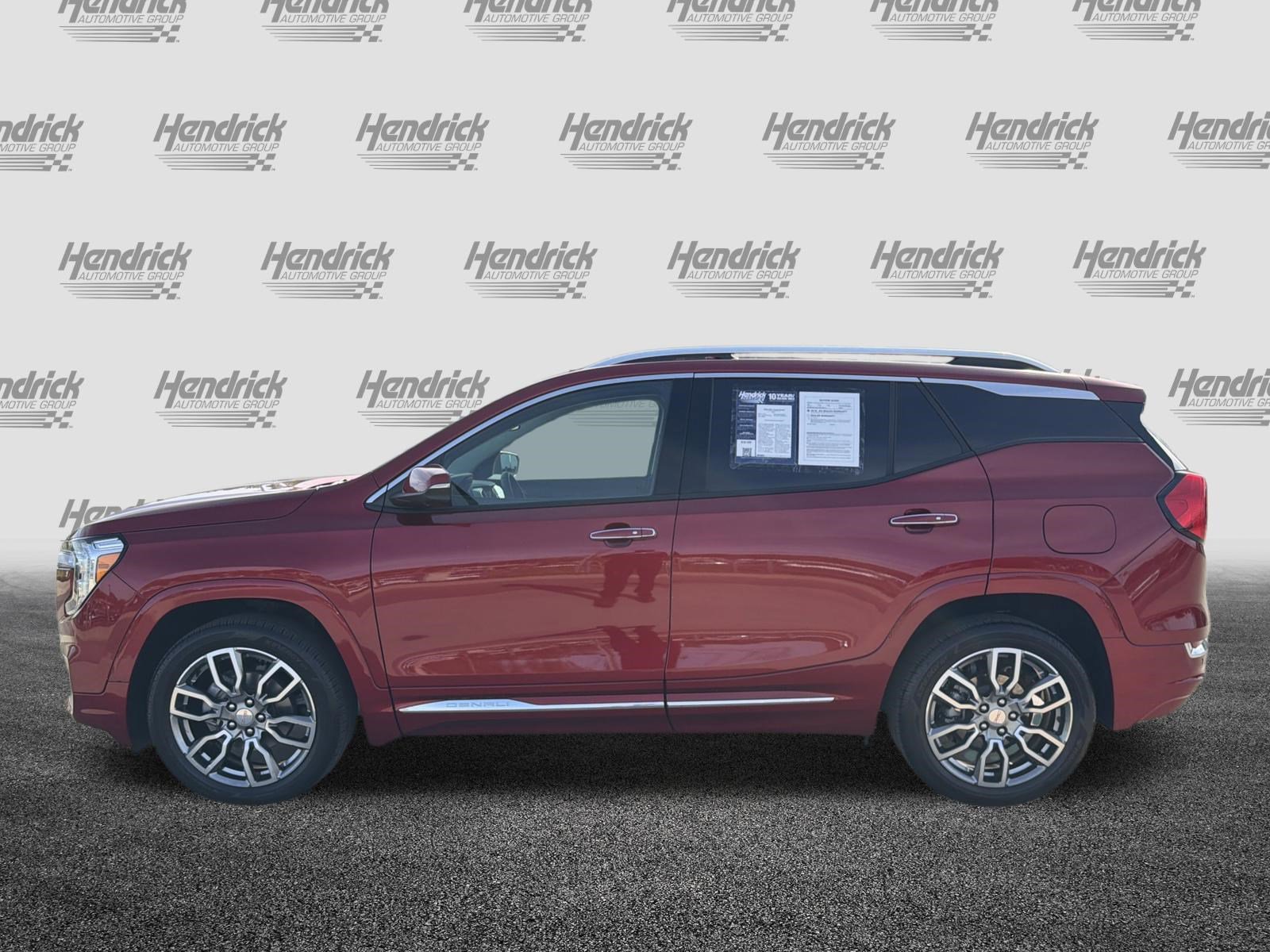 Used 2024 GMC Terrain Denali w/ Denali Premium Package image 9