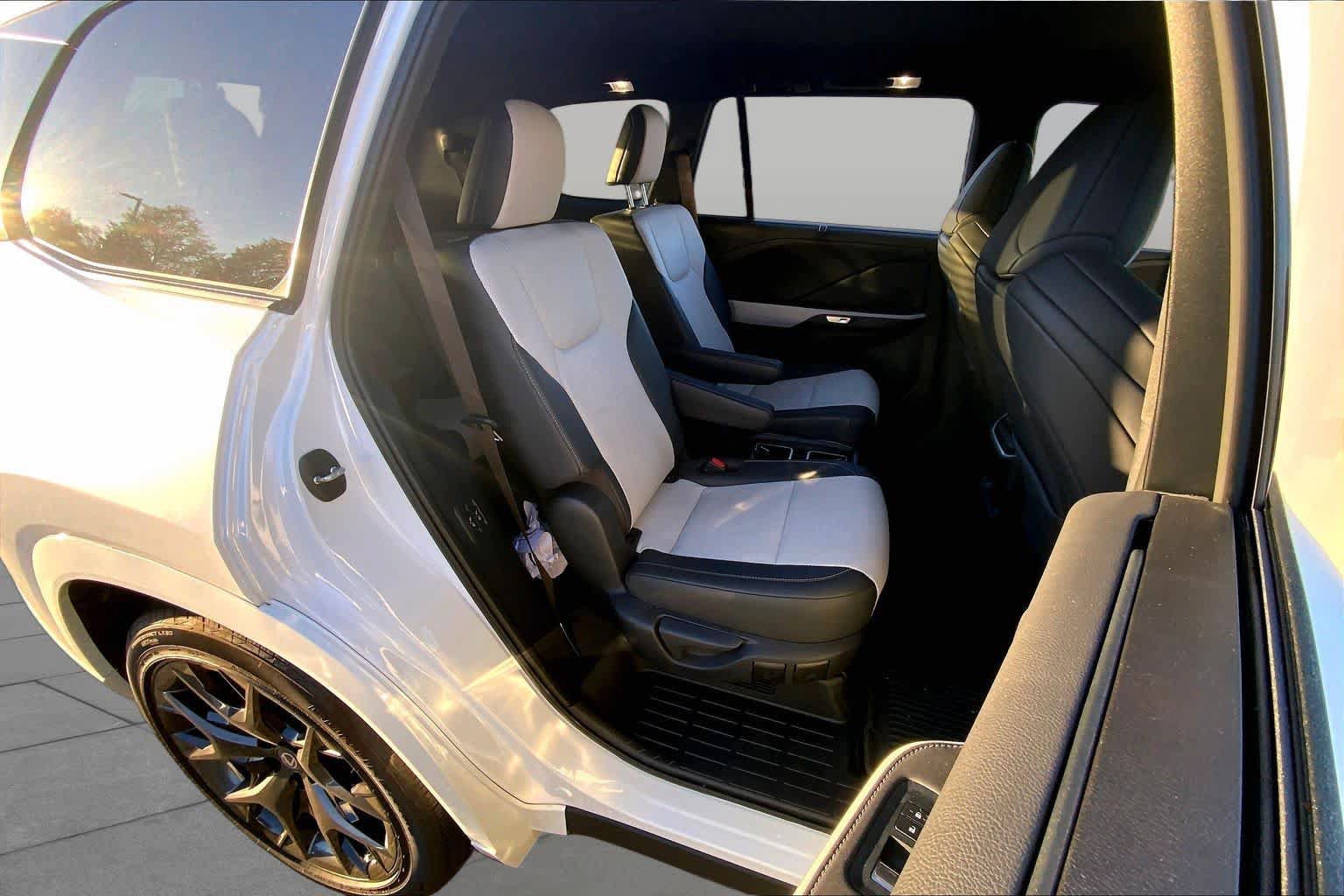Certified 2026 Lexus TX 500h AWD w/ Technology Package image 19