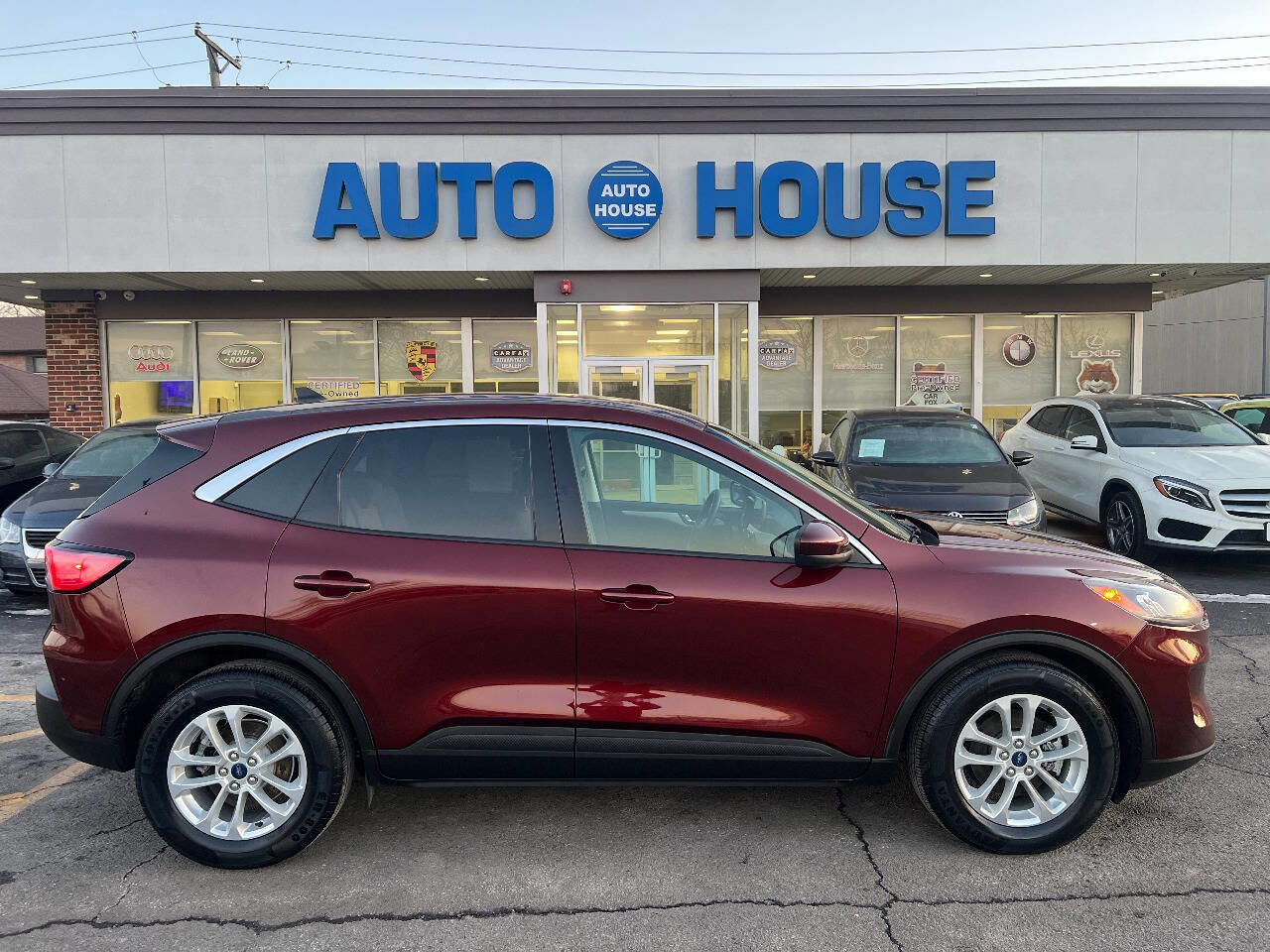 Used 2021 Ford Escape SE image 9