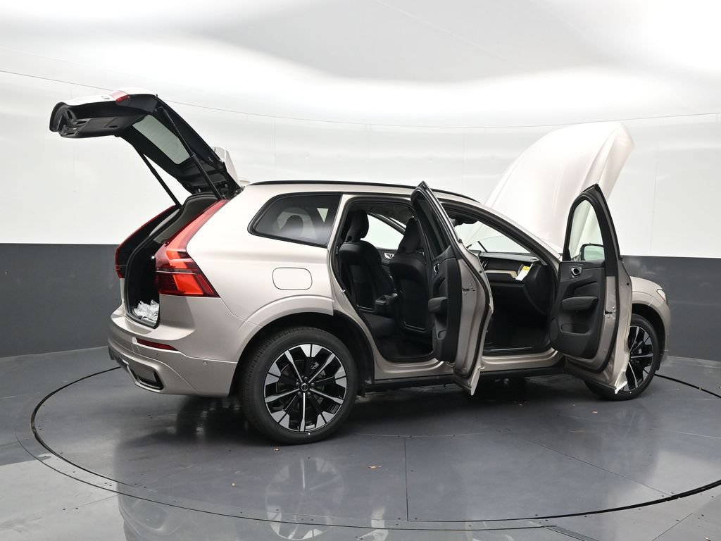 New 2026 Volvo XC60 B5 Plus AWD/4WD image 29