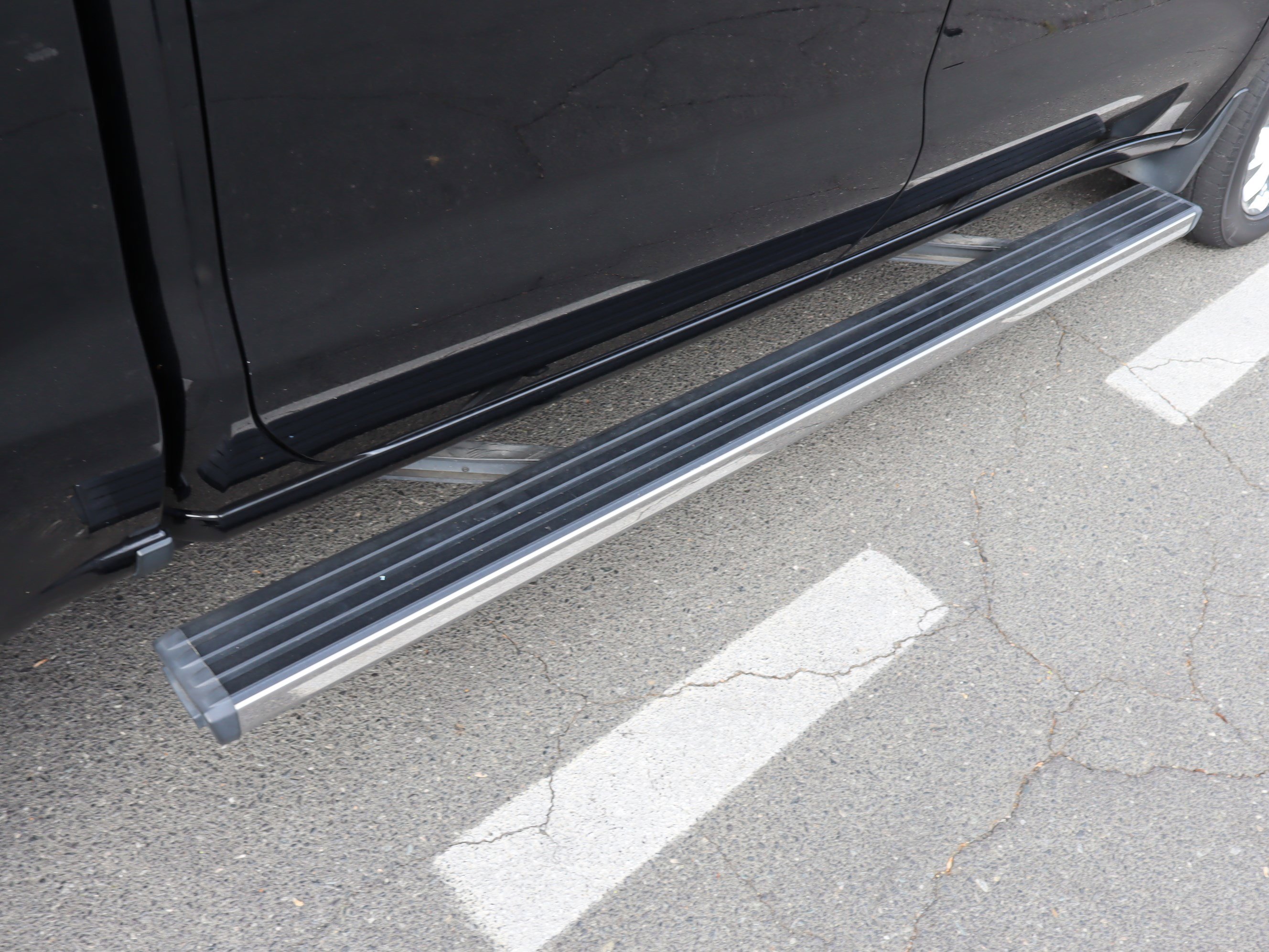 Used 2021 Chevrolet Silverado 1500 High Country w/ Technology Package image 12