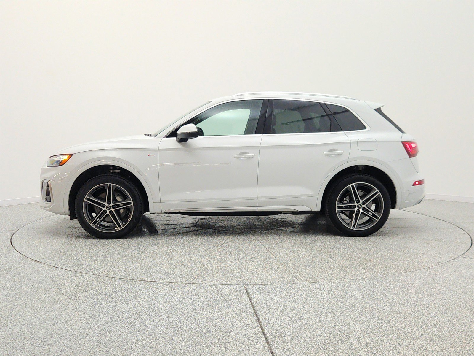 Used 2025 Audi Q5 e Premium AWD/4WD image 2