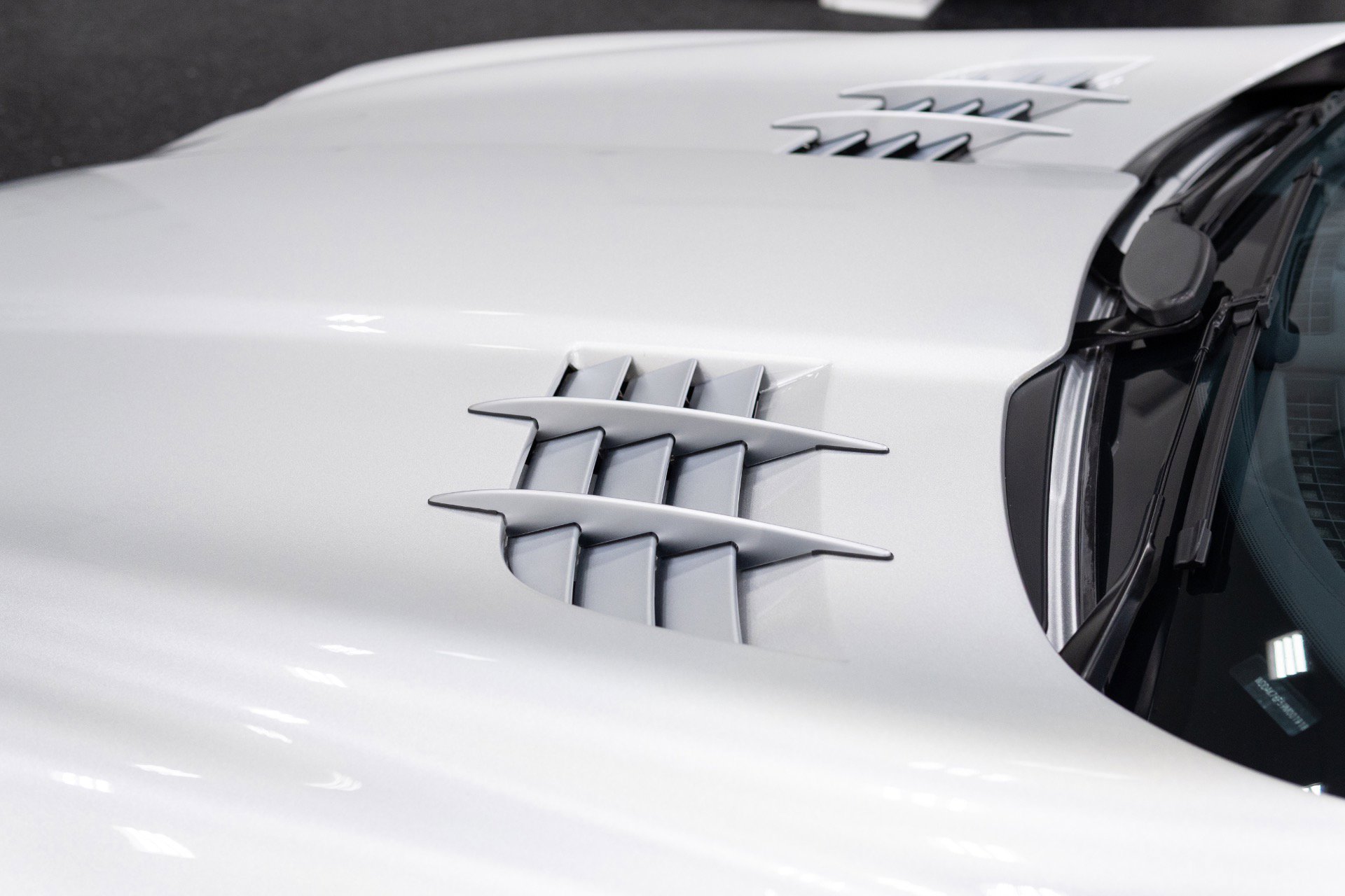 Used 2009 Mercedes-Benz SLR image 17