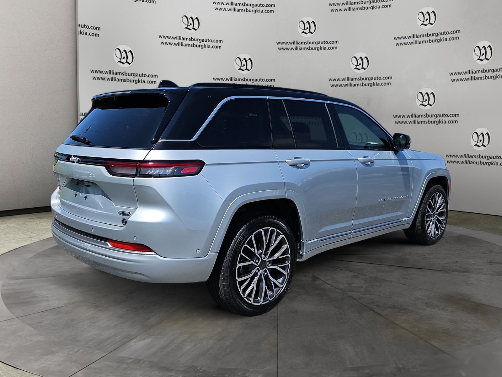 New 2026 Jeep Grand Cherokee Summit w/ Adv Protech Group IV AWD/4WD image 5