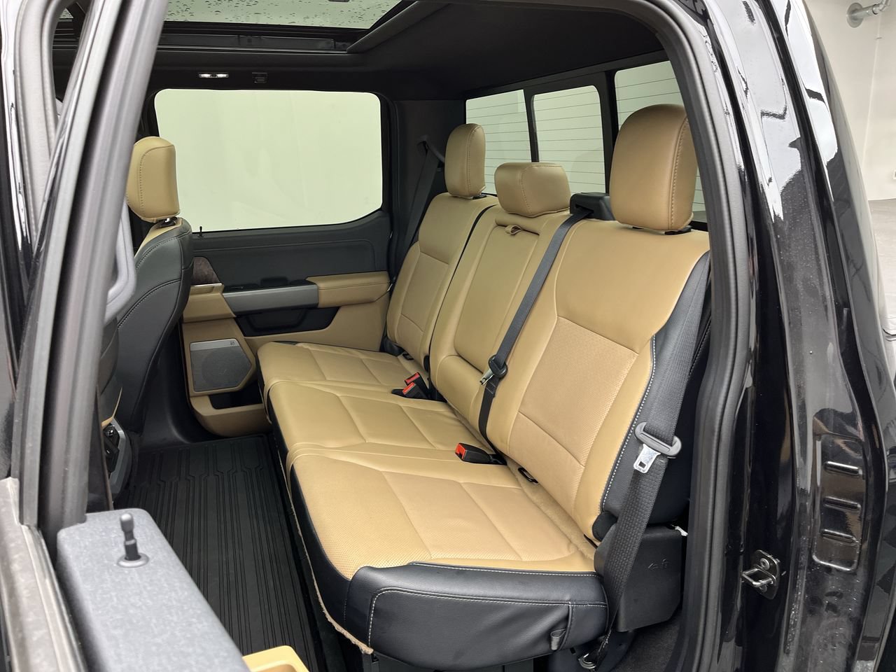 Certified 2024 Ford F250 Lariat w/ Lariat Ultimate Package AWD/4WD image 15