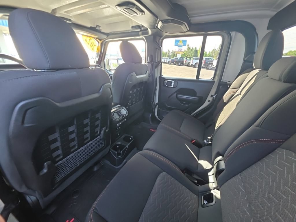 Used 2022 Jeep Gladiator Mojave w/ Cold Weather Group AWD/4WD image 13