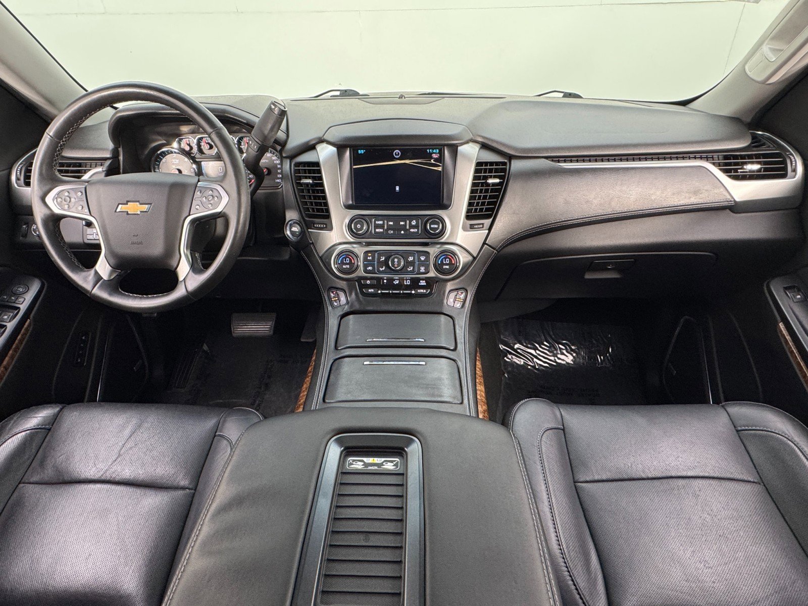 Used 2015 Chevrolet Suburban LTZ RWD image 12